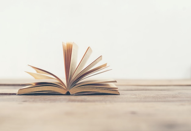 乒乓球拍为什么有腥味