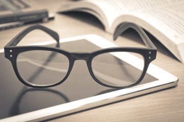 乒乓球拍为什么有腥味